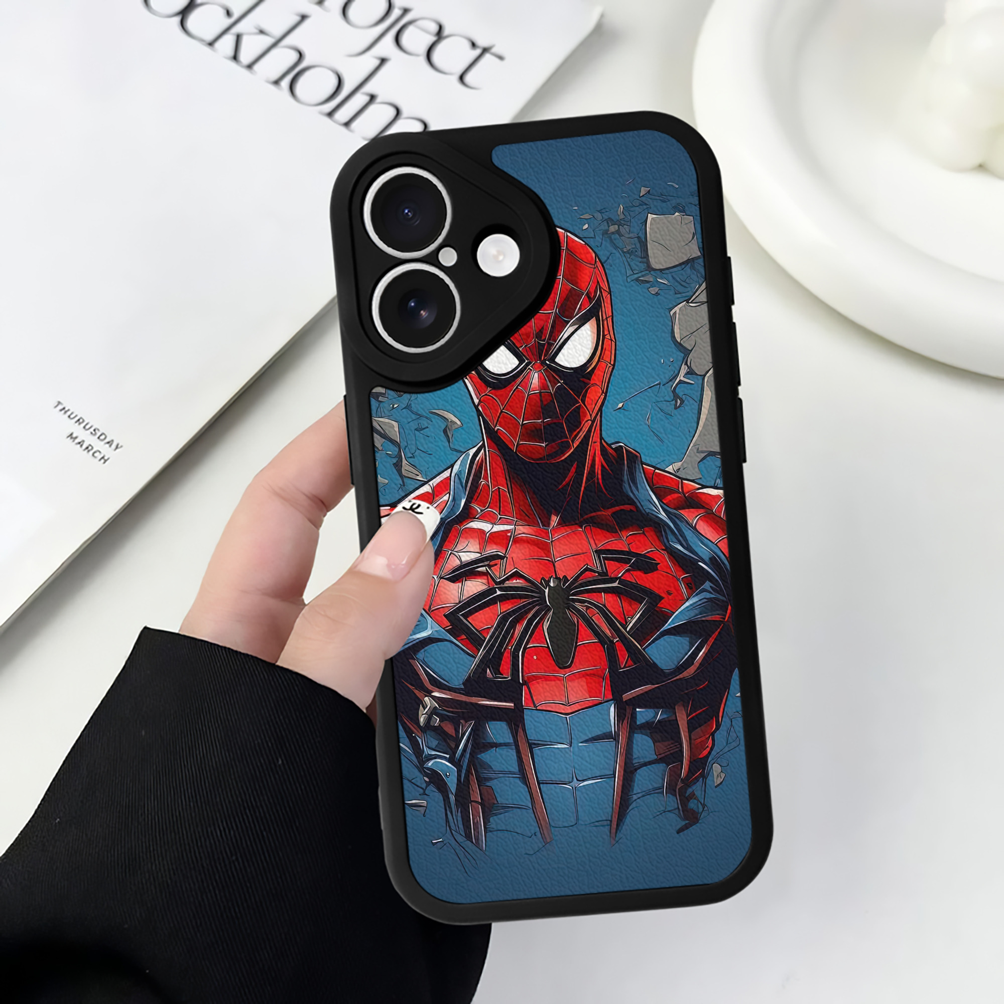 （画像用） Spider Man スパイダーマン 【iPhone 16シリーズ対応】シリコンスマホケース（レザー調） 材質：シリコン